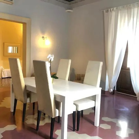 Apartment Opera Charm